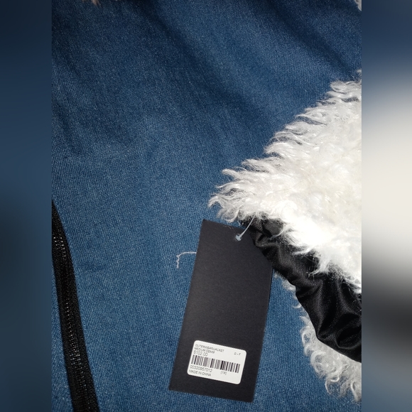 Shaci brand denim and sherpa jacket satin lining. Crop sleeves. Womens size 1x - Picture 6 of 7